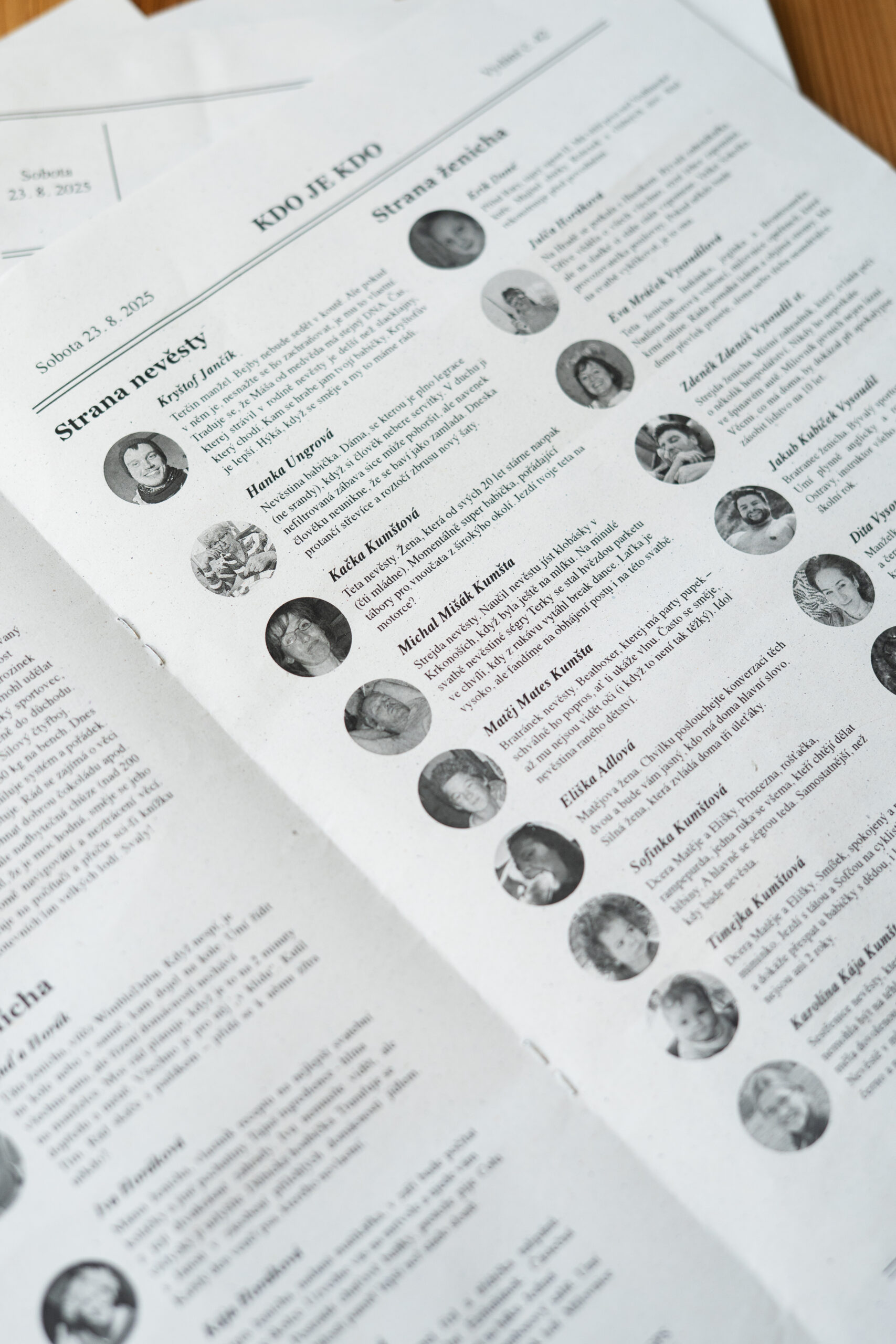 svatební noviny Canva šablona